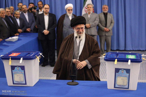 VIDEO: Leader Ayat. Khamenei casts his vote 