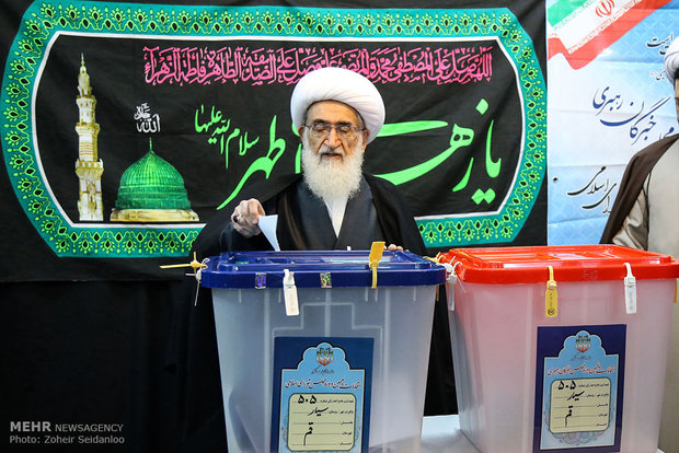 Qom clerics cast vote 