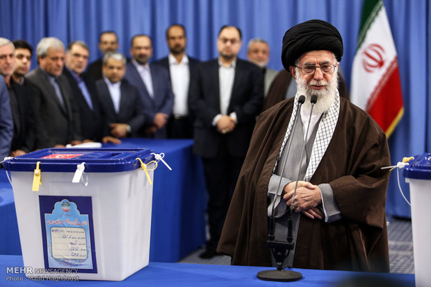 تصويت قائد الثورة الاسلامية في الانتخابات