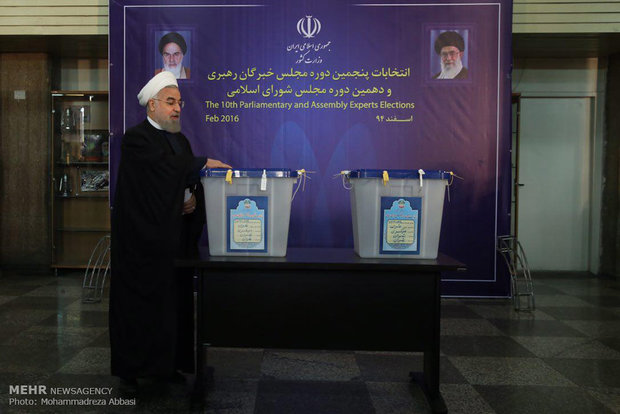 Rouhani casts ballot 