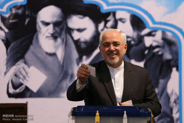 Zarif, Rafsanjani partake in elections