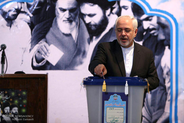 Zarif, Rafsanjani partake in elections