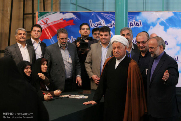 Zarif, Rafsanjani partake in elections