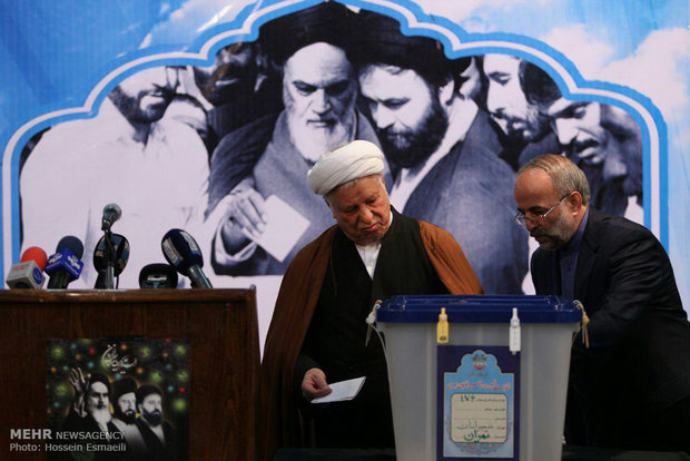 Zarif, Rafsanjani partake in elections