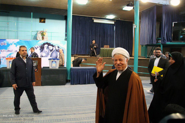 Zarif, Rafsanjani partake in elections