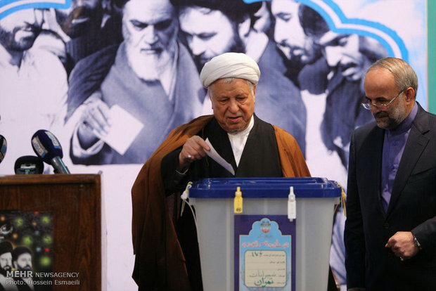 Zarif, Rafsanjani partake in elections