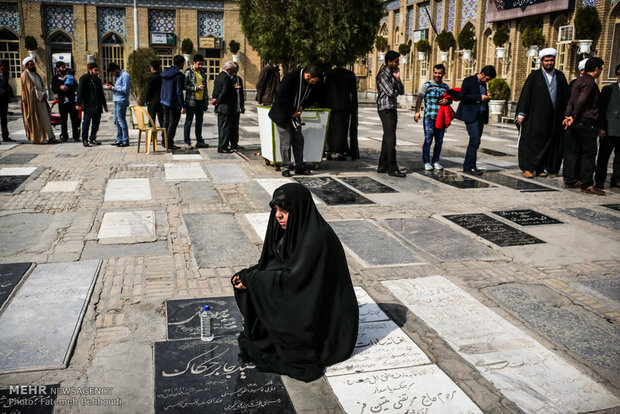 Election sees high turnout in Tehran as voting extended to 22