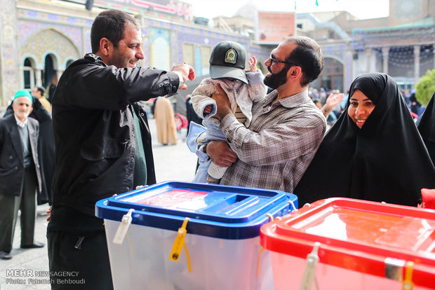 Election sees high turnout in Tehran as voting extended to 22