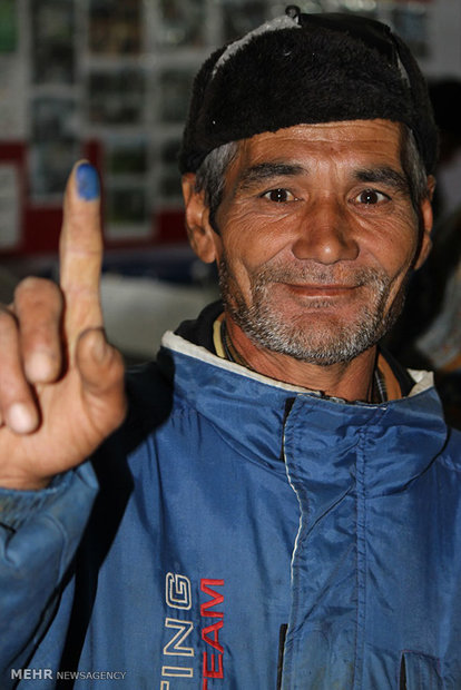 İran'da demokrasi şöleni