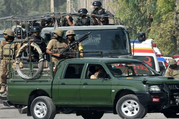 پاکستانی فوج کے 3 افسران سمیت 4 اہلکار ہلاک