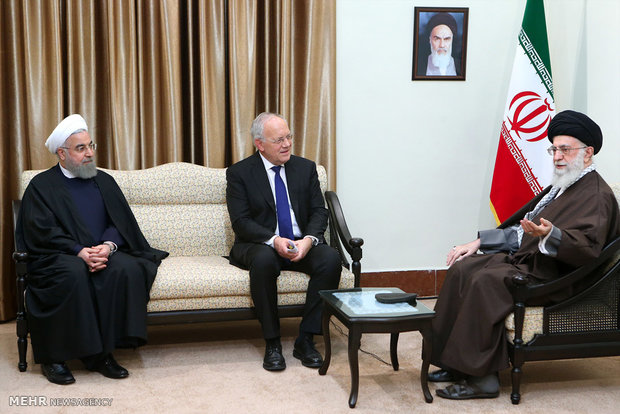 لقاء الرئيس السويسري مع قائد الثورة الاسلامية
