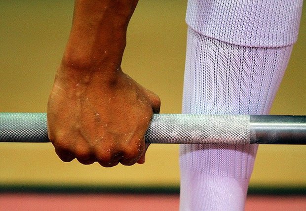 لاعب القوة البدنية الإيراني يحرز فضیة وزن 83 كغم
