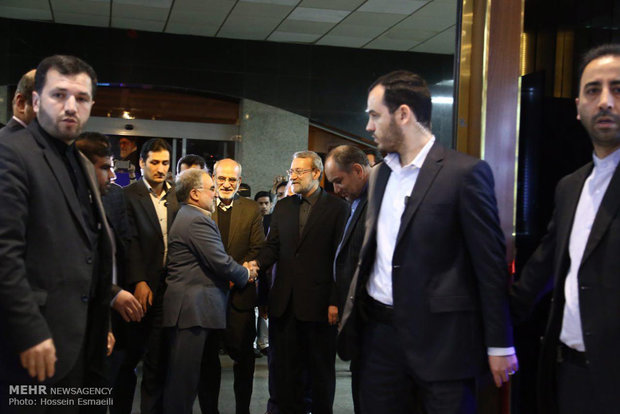 رئيس مجلس الشورى الاسلامي علي لاريجاني يتفقد مقر اللجنة الانتخابية