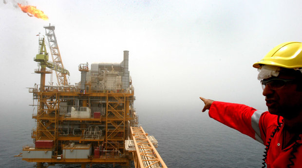 آغاز فعالیت لوک‌اویل در اکتشاف نفت ایران در خلیج‌فارس
