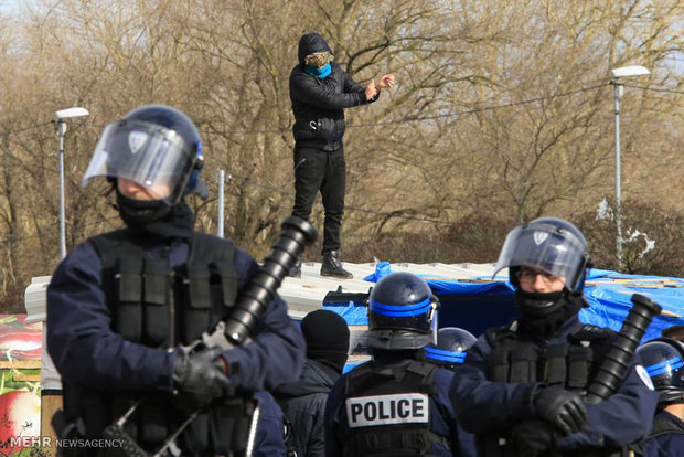 فرنسا تنوي تمديد الطوارئ لمدة شهرين