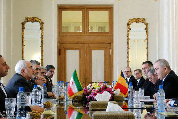 Iranian FM meets with Romanian counterpart
