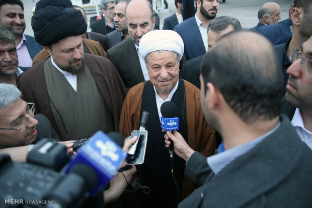 عیادت هاشمی رفسنجانی و سید حسن خمینی از آیت‌الله واعظ طبسی