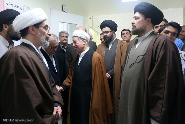 عیادت هاشمی رفسنجانی و سید حسن خمینی از آیت‌الله واعظ طبسی