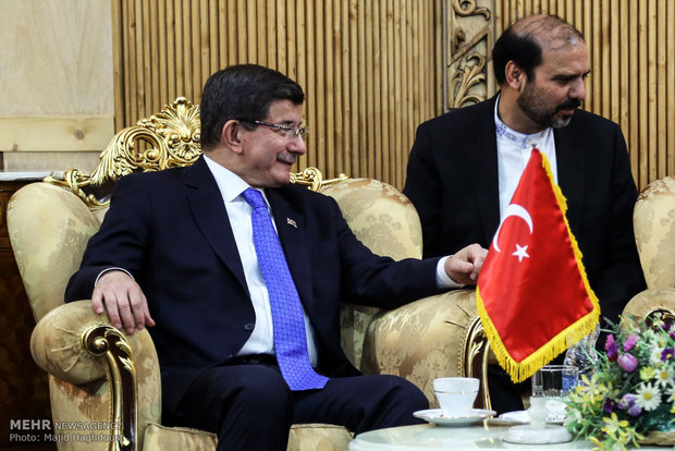 Cumhurbaşkanı Birinci Yardımcısı, Davutoğlu’yu karşıladı Cumhurbaşkanı Birinci Yardımcısı, Davutoğlu’yu karşıladı