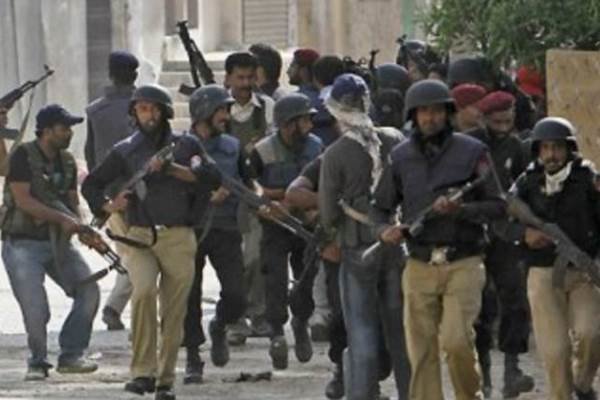 کراچی میں اساتذہ کے مظآہرے پر پولیس کا حملہ