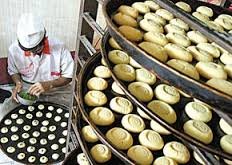 نظارت بر مراکز تهیه و توزیع شیرینی در استان کرمانشاه انجام می‌شود