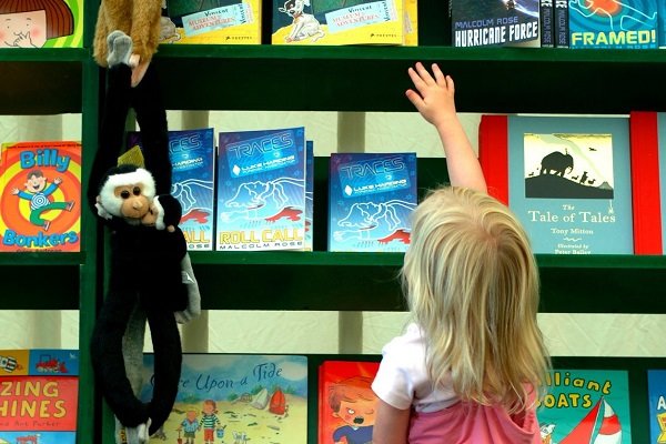  بازار کتاب بریتانیا در اختیار کتاب‌های کودک است