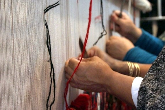 ظرفیتهای مغفول فرش ترکمن/ همیشه پای یک دلال در میان است