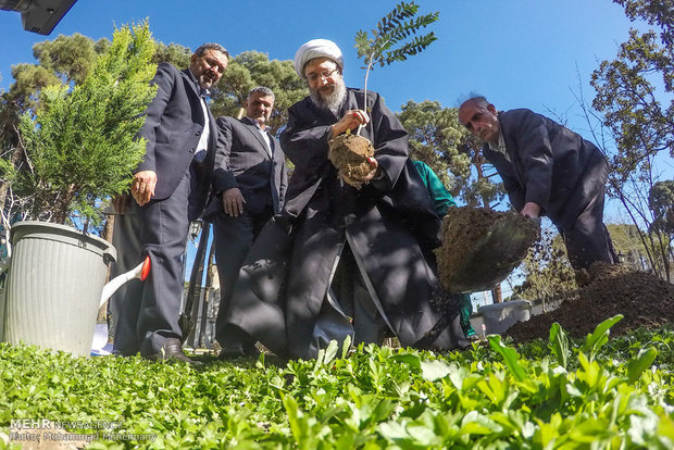 Judiciary head participates in Natl. Arbor Day   