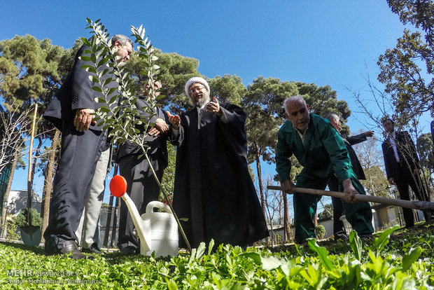 Judiciary head participates in Natl. Arbor Day  