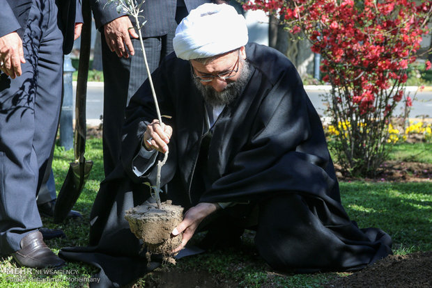 Judiciary head participates in Natl. Arbor Day   