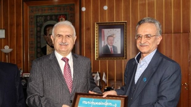Tebriz Üniversite'nden rektör Koçak'a ziyaret Tebriz Üniversite'nden rektör Koçak'a ziyaret
