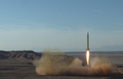 اطلاق  صواريخ  "شهاب" و"قدر"بنجاح