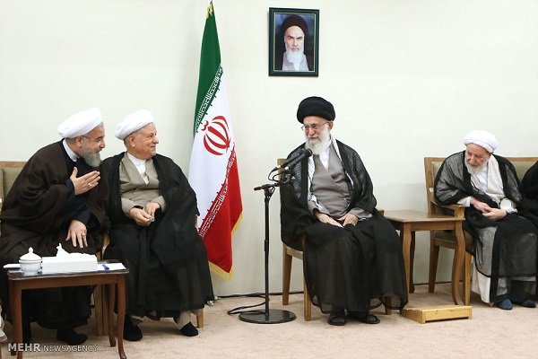 Leader receives Assembly of Experts members