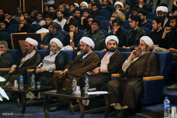 سوگواره شعر فاطمی در قم 