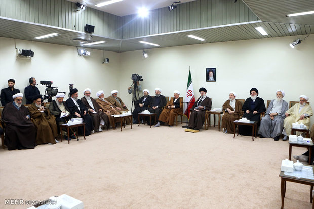  لقاء اعضاء مجلس خبراء القيادة مع قائد الثورة الاسلامية
