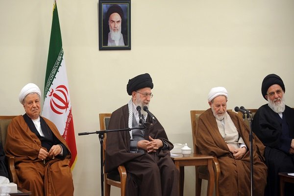 قائد الثورة الاسلامية يستقبل رئيس واعضاء مجلس خبراء القيادة