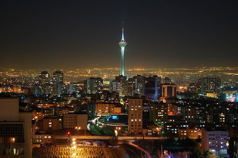 عکس برج میلاد تهران در شب