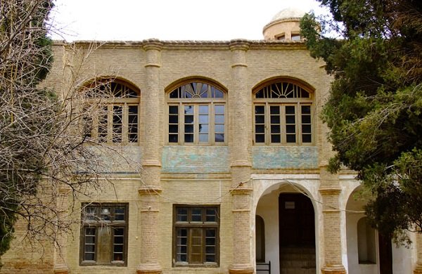 شکوه معماری ایرانی در عمارت رحیم‌آباد/شگفتی طبیعت در کویر