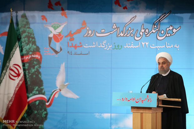 مراسم الاحتفاء بيوم الشهيد فی ایران