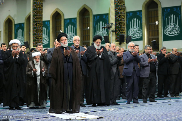 Leader attends Fatemieh mourning session