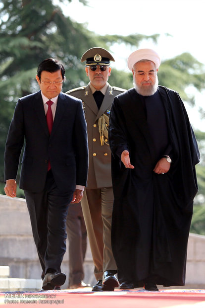 Pres. Rouhani officially welcomes Vietnamese counterpart