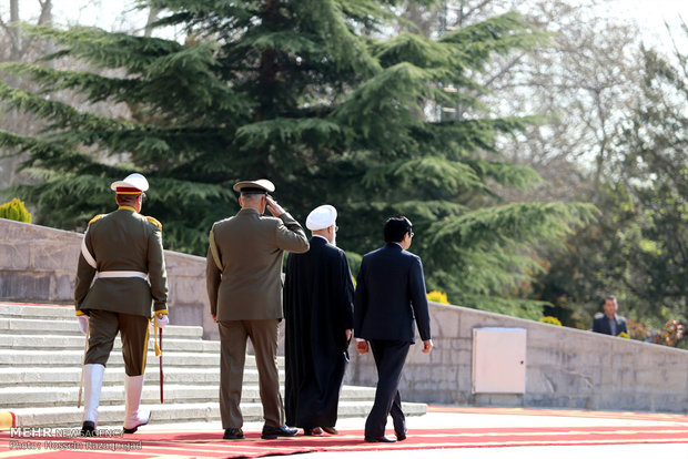 Pres. Rouhani officially welcomes Vietnamese counterpart