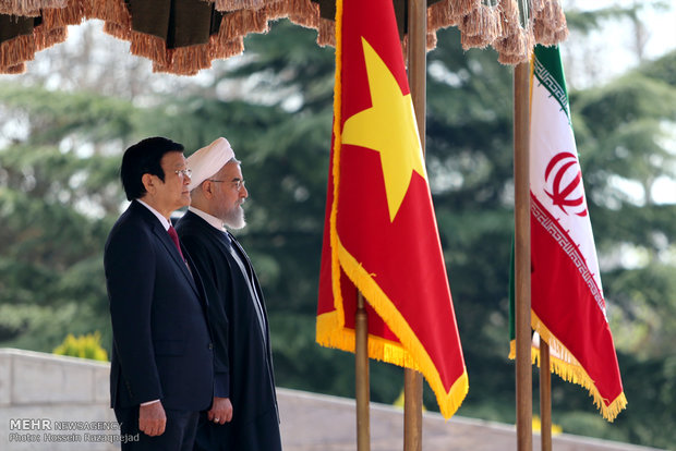 Pres. Rouhani officially welcomes Vietnamese counterpart