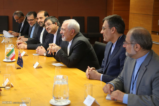 Zarif meets with NZ trade min.