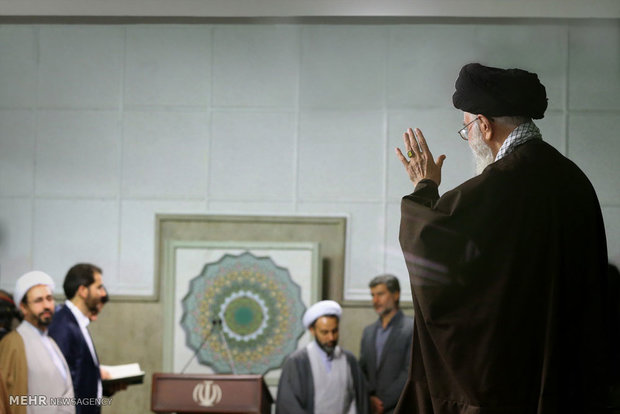 قائد الثورة الاسلامية يستقبل جمعية ممثلي طلبة الحوزة العلمية في قم