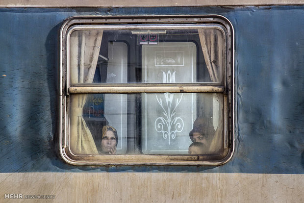 مسافران نوروزی در ایستگاه راه آهن شاهرود