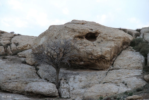 بی بی دن تپه سنگی دارستان