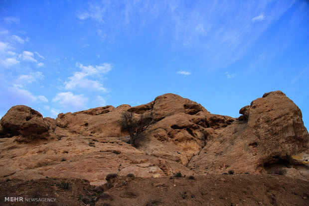 بی بی دن تپه سنگی دارستان