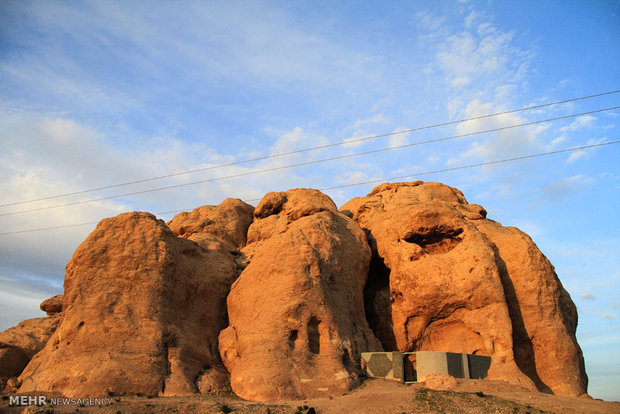 بی بی دن تپه سنگی دارستان