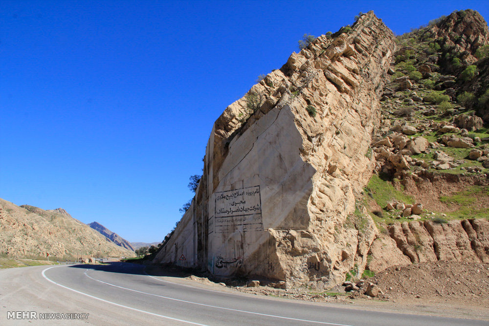 Mehr News Agency - First signs of Spring on Pol-e Dokhtar Road in ...